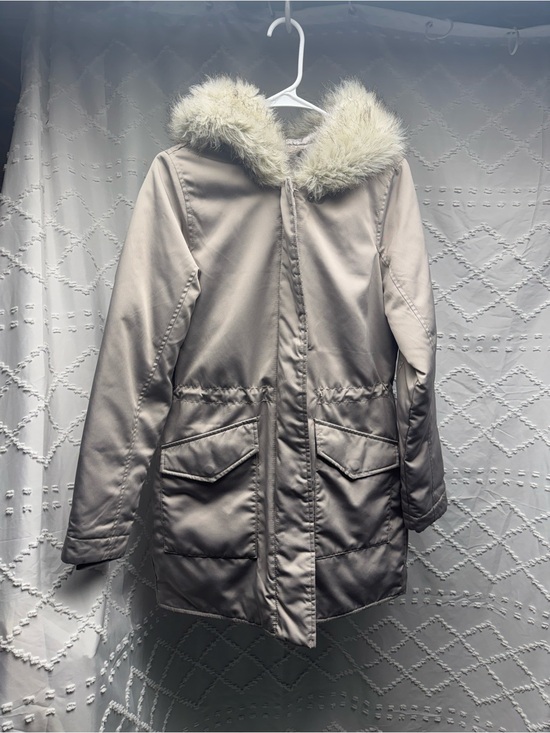 Abercrombie & Fitch Jackets & Blazers - Abercrombie & Fitch Grey/Taupe
Hooded Faux Fur Parka Jacket Size S